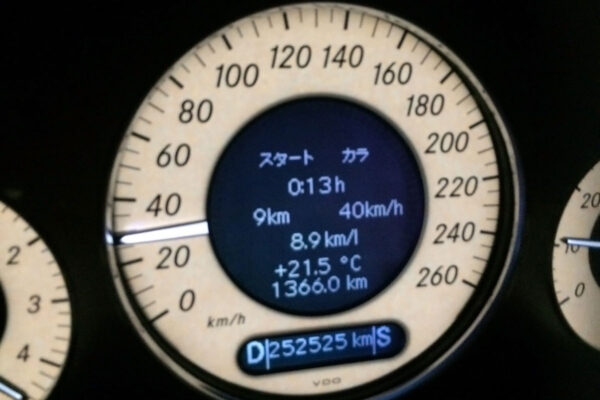 メルセデス・ベンツ W211 オドメーター 25万キロ超え